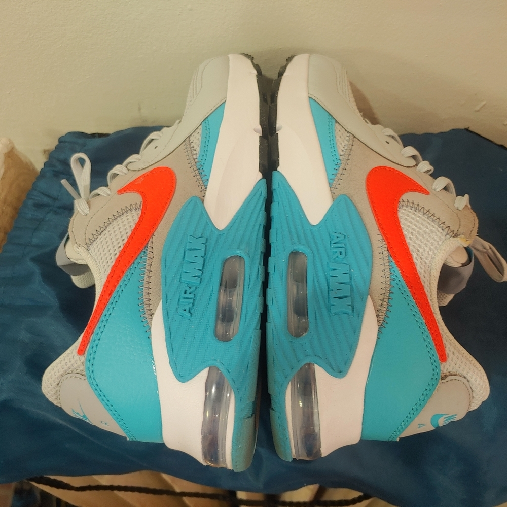 Nike Air Max Sneakers Women's - Picture 13 of 14